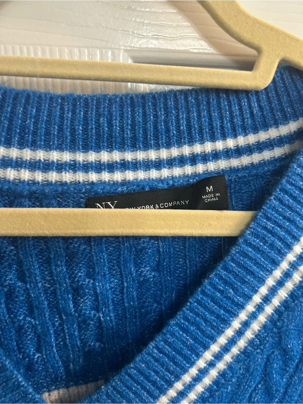 New York and Company women’s NWT size medium CIAO v neck blue and white sweater